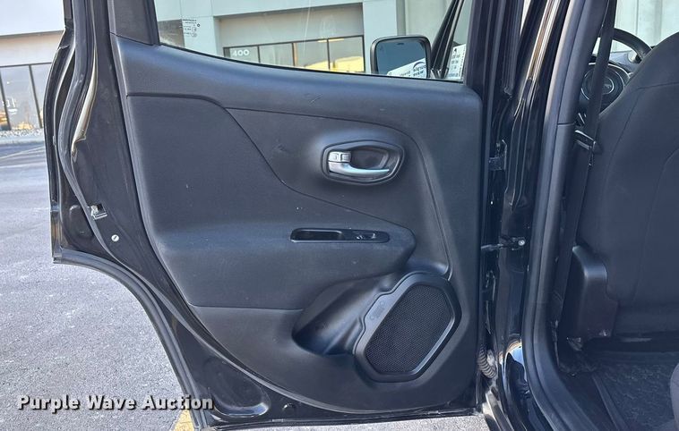 image for item FG1570 2021 Jeep Renegade SUV