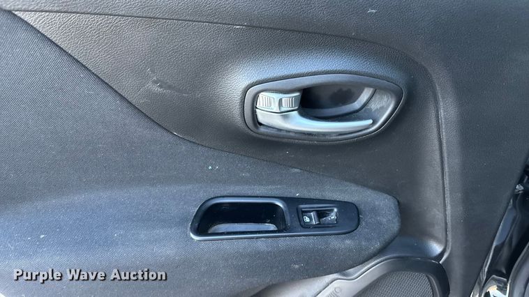 image for item FG1570 2021 Jeep Renegade SUV