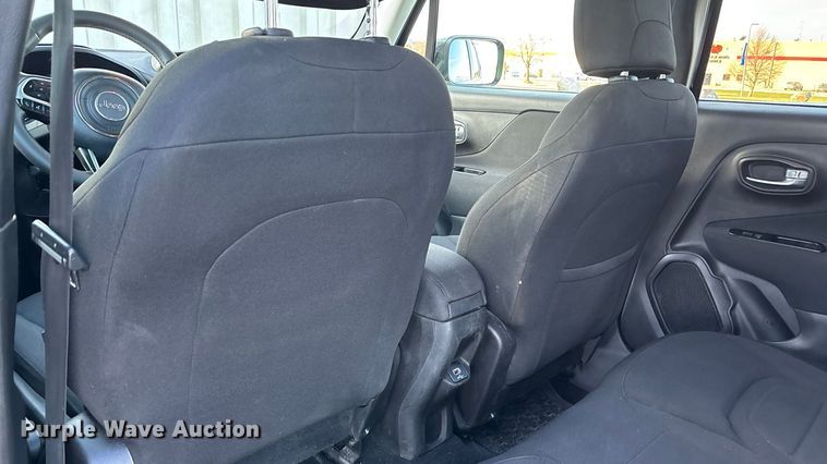 image for item FG1570 2021 Jeep Renegade SUV