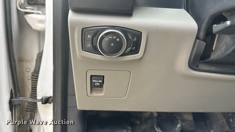 image for item FG1574 2019 Ford F150 SuperCab pickup truck