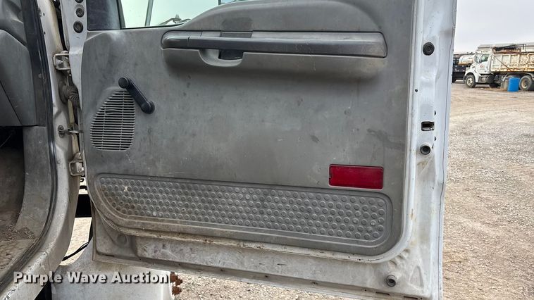 image for item FG1583 2007 Ford F650 Super Duty XL dump flatbed pickup truck