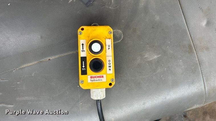 image for item FG1583 2007 Ford F650 Super Duty XL dump flatbed pickup truck