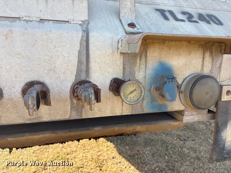 image for item FI0027 2013 Travis Body and Trailers 2013 39.2FT.TRAVIS S/102 bottom dump trailer