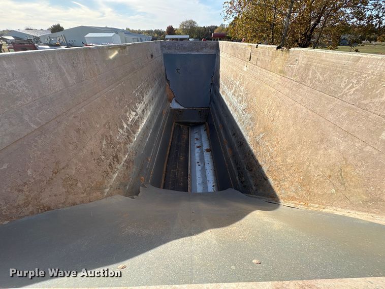 image for item FI0027 2013 Travis Body and Trailers 2013 39.2FT.TRAVIS S/102 bottom dump trailer