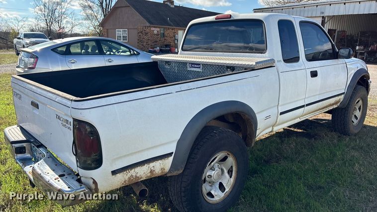 image for item FI0068 2001 Toyota Tacoma pickup truck