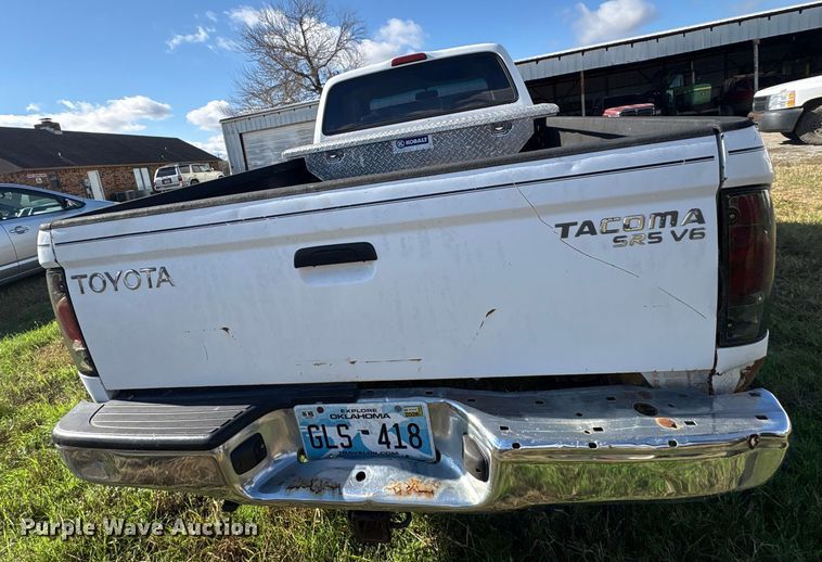 image for item FI0068 2001 Toyota Tacoma pickup truck