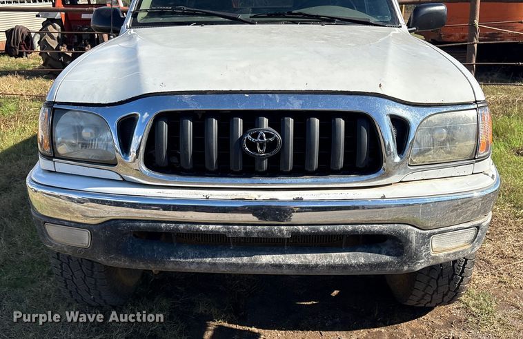 image for item FI0068 2001 Toyota Tacoma pickup truck