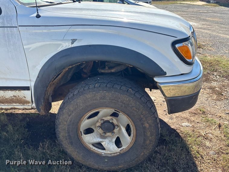 image for item FI0068 2001 Toyota Tacoma pickup truck