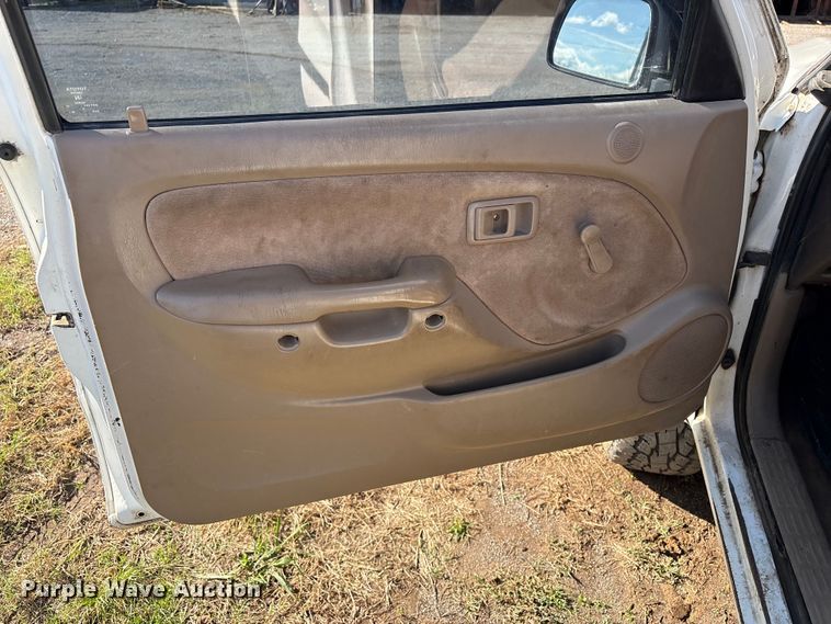 image for item FI0068 2001 Toyota Tacoma pickup truck