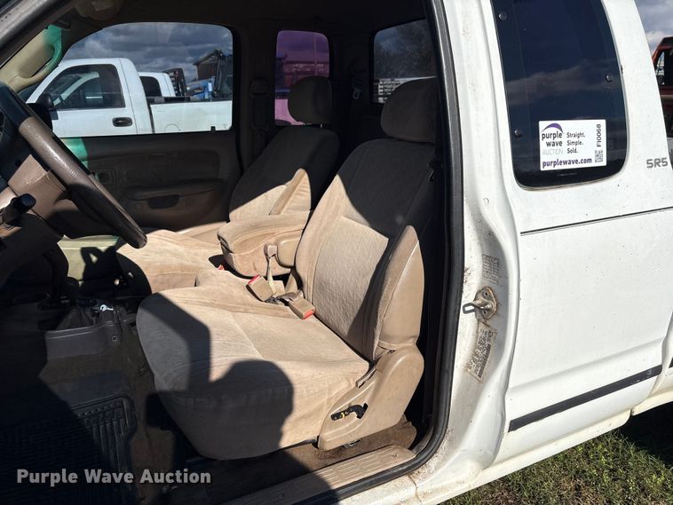 image for item FI0068 2001 Toyota Tacoma pickup truck