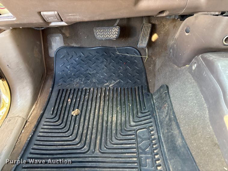 image for item FI0068 2001 Toyota Tacoma pickup truck