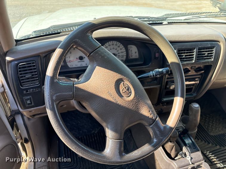 image for item FI0068 2001 Toyota Tacoma pickup truck