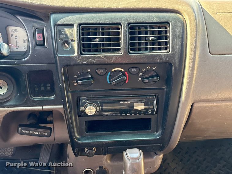 image for item FI0068 2001 Toyota Tacoma pickup truck