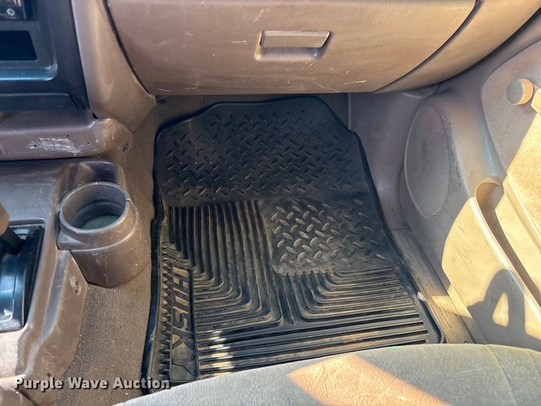 image for item FI0068 2001 Toyota Tacoma pickup truck