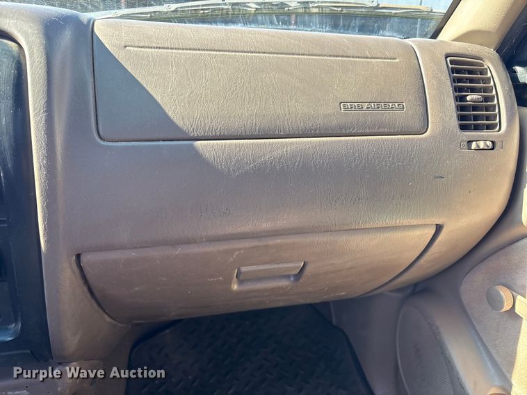 image for item FI0068 2001 Toyota Tacoma pickup truck