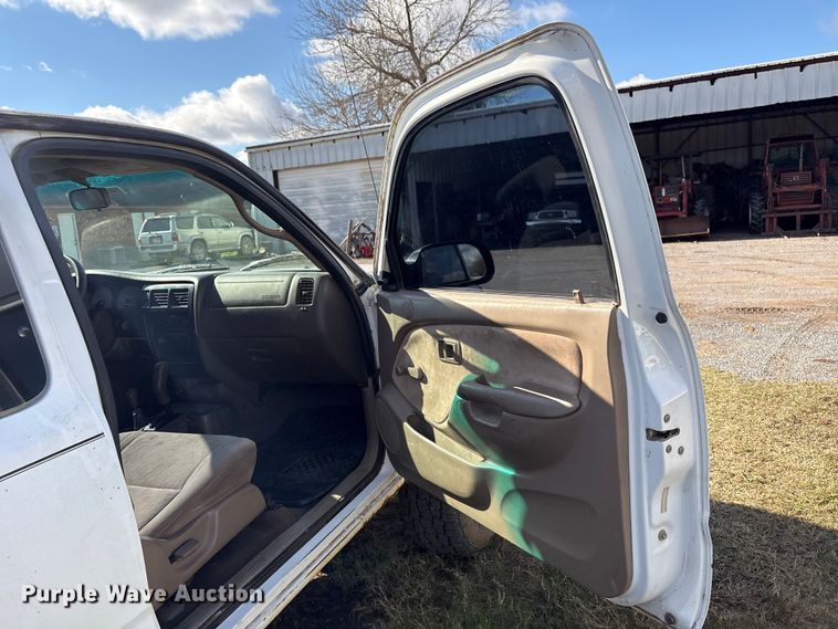 image for item FI0068 2001 Toyota Tacoma pickup truck