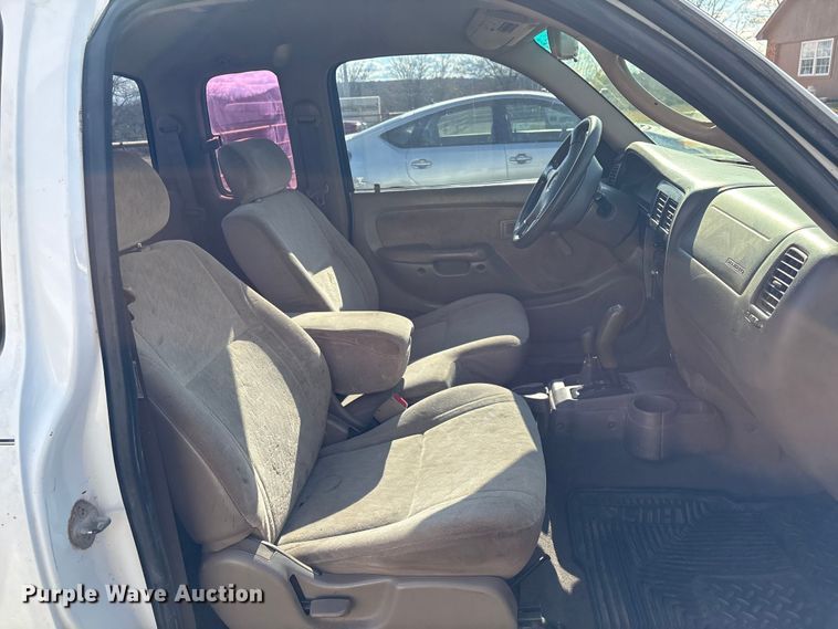 image for item FI0068 2001 Toyota Tacoma pickup truck