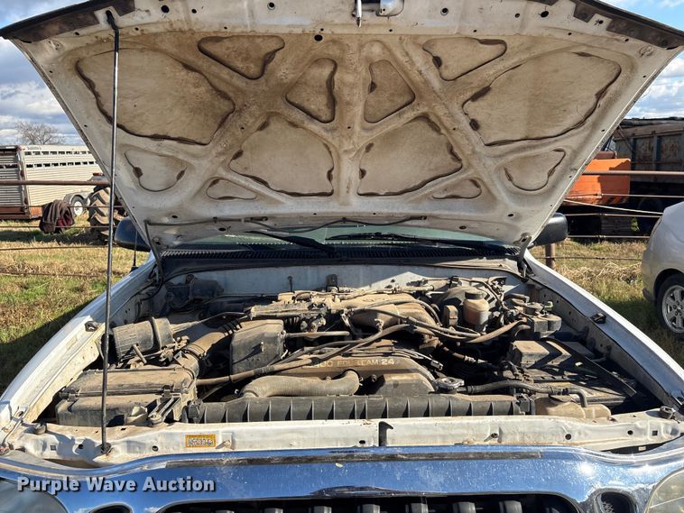 image for item FI0068 2001 Toyota Tacoma pickup truck