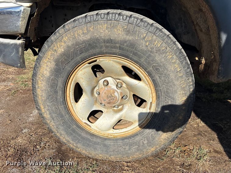 image for item FI0068 2001 Toyota Tacoma pickup truck