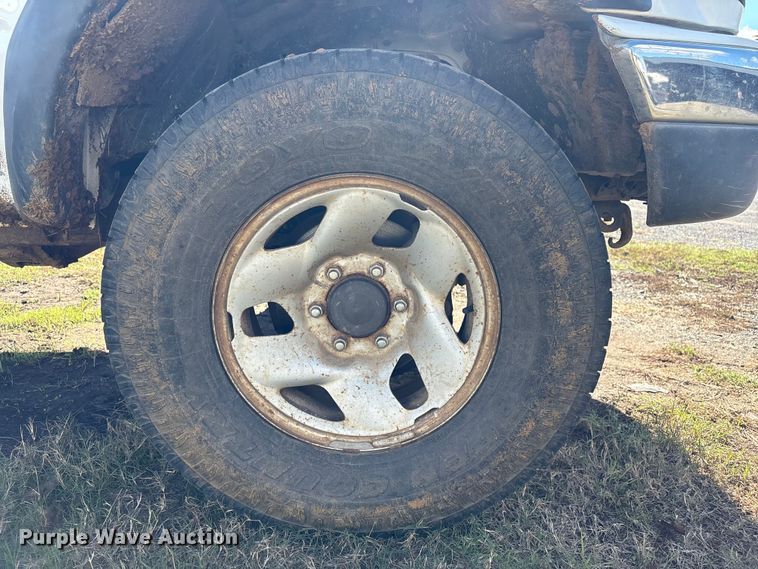 image for item FI0068 2001 Toyota Tacoma pickup truck