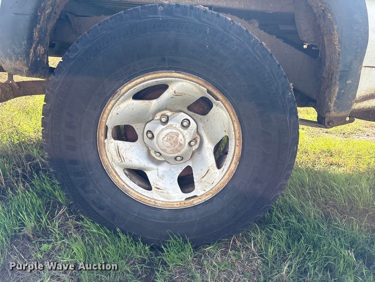 image for item FI0068 2001 Toyota Tacoma pickup truck