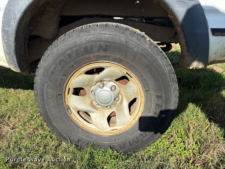 image for item FI0068 2001 Toyota Tacoma pickup truck