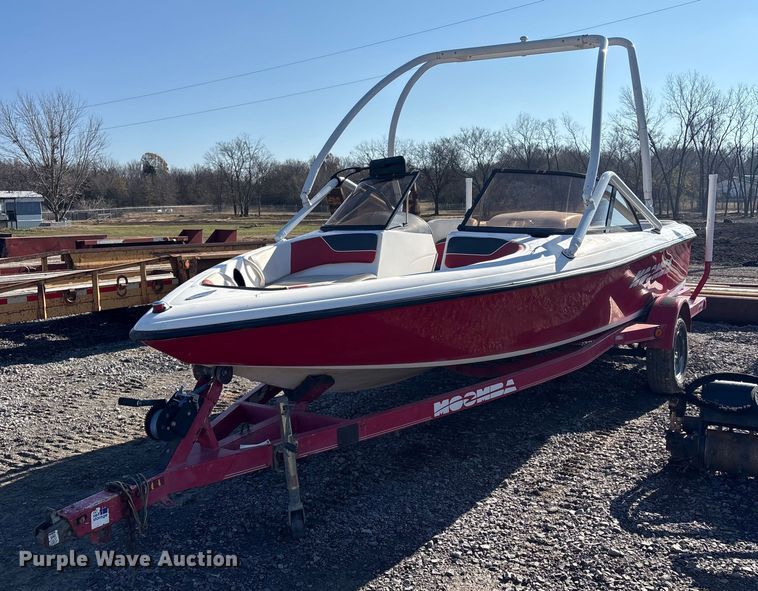 image for item FI0074 2001 Moomba Outback boat