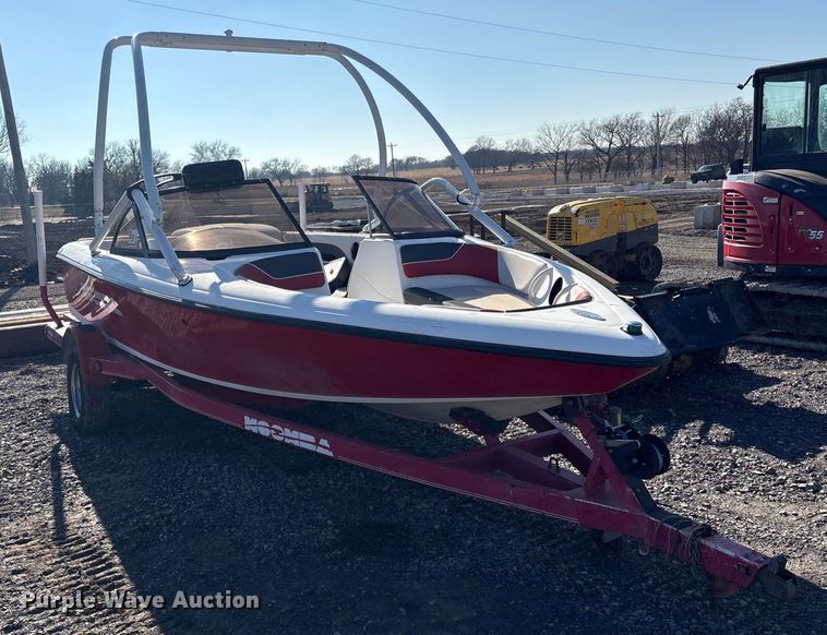 image for item FI0074 2001 Moomba Outback boat