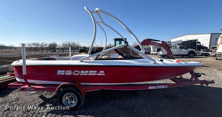 image for item FI0074 2001 Moomba Outback boat