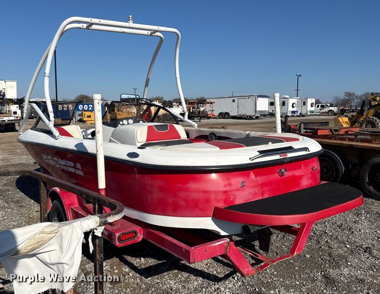 image for item FI0074 2001 Moomba Outback boat