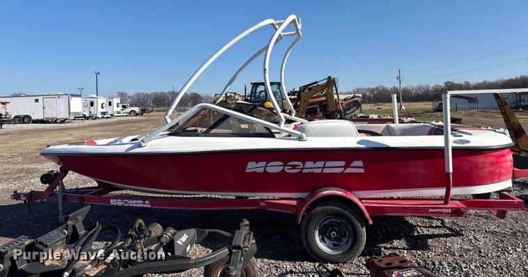 image for item FI0074 2001 Moomba Outback boat