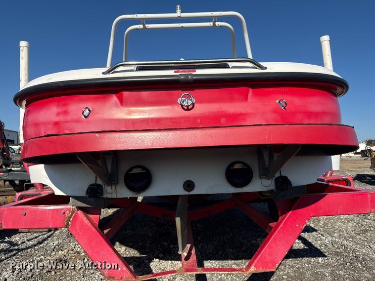 image for item FI0074 2001 Moomba Outback boat