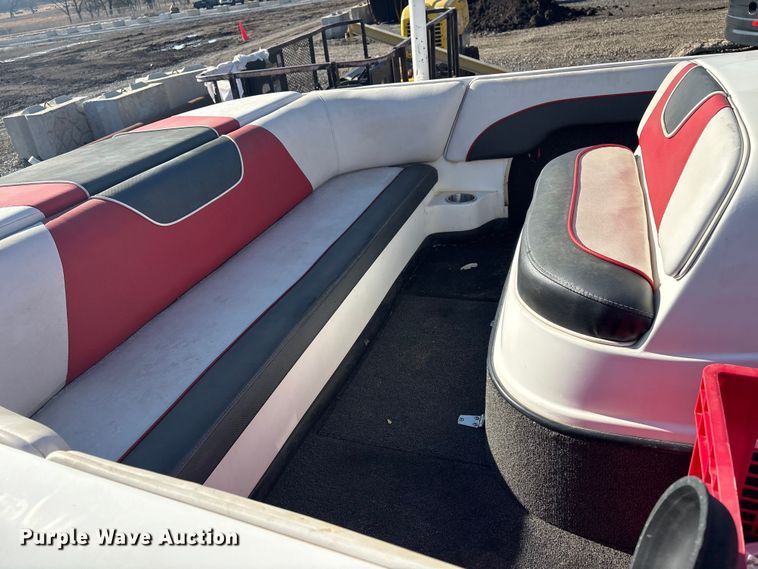 image for item FI0074 2001 Moomba Outback boat