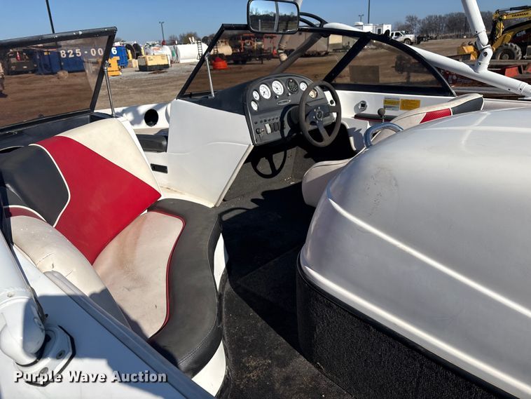 image for item FI0074 2001 Moomba Outback boat