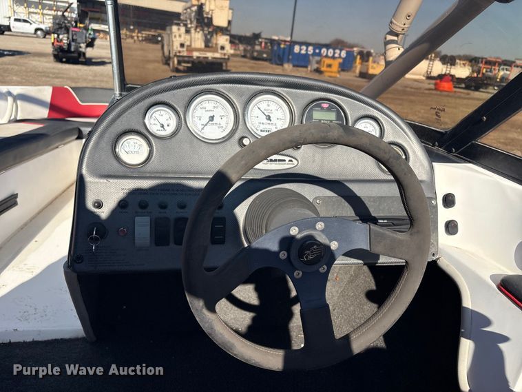 image for item FI0074 2001 Moomba Outback boat