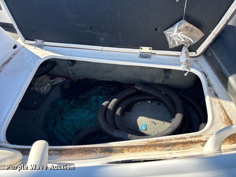 image for item FI0074 2001 Moomba Outback boat