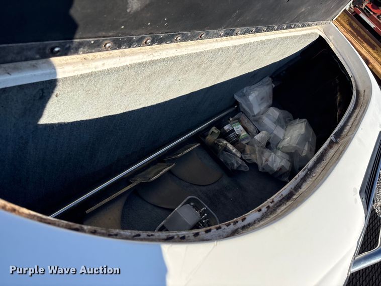 image for item FI0074 2001 Moomba Outback boat