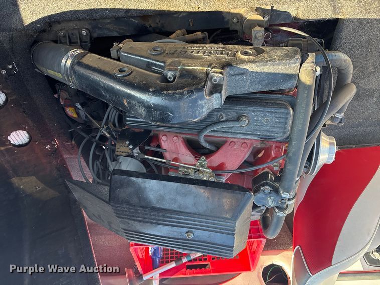 image for item FI0074 2001 Moomba Outback boat