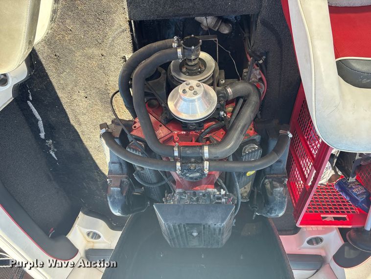 image for item FI0074 2001 Moomba Outback boat