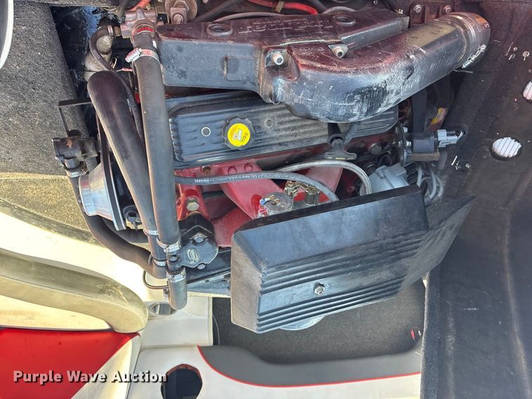 image for item FI0074 2001 Moomba Outback boat