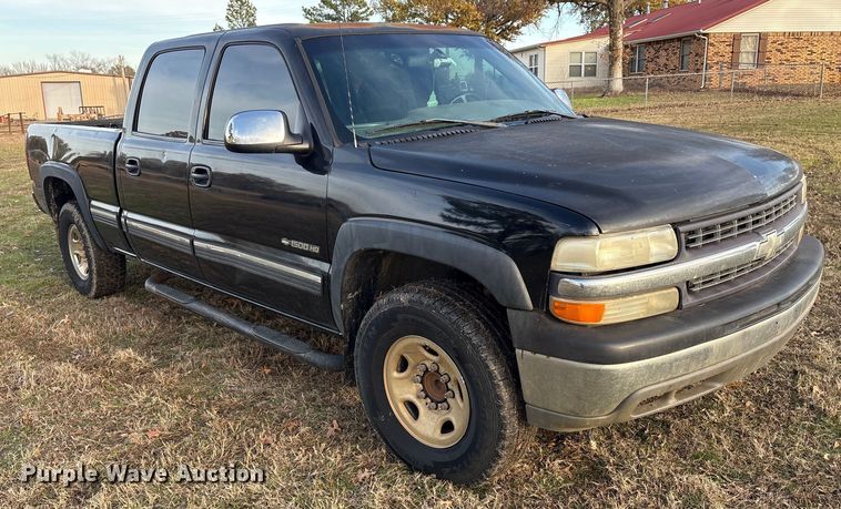 image for item FI0100 2001 Chevrolet Silverado 1500HD Crew Cab pickup truck