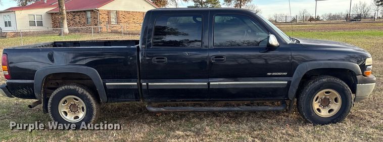 image for item FI0100 2001 Chevrolet Silverado 1500HD Crew Cab pickup truck