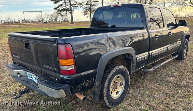 image for item FI0100 2001 Chevrolet Silverado 1500HD Crew Cab pickup truck