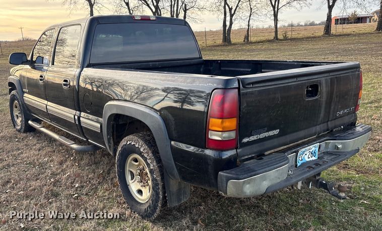 image for item FI0100 2001 Chevrolet Silverado 1500HD Crew Cab pickup truck