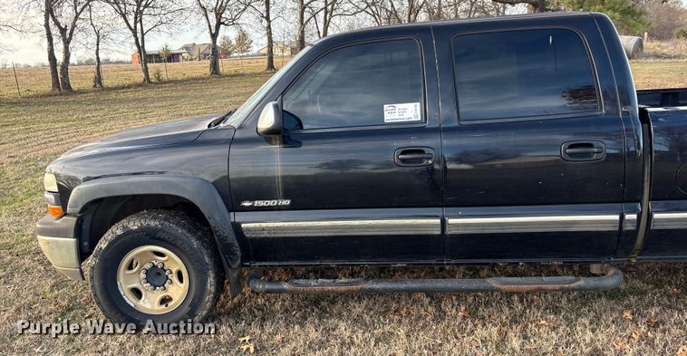 image for item FI0100 2001 Chevrolet Silverado 1500HD Crew Cab pickup truck