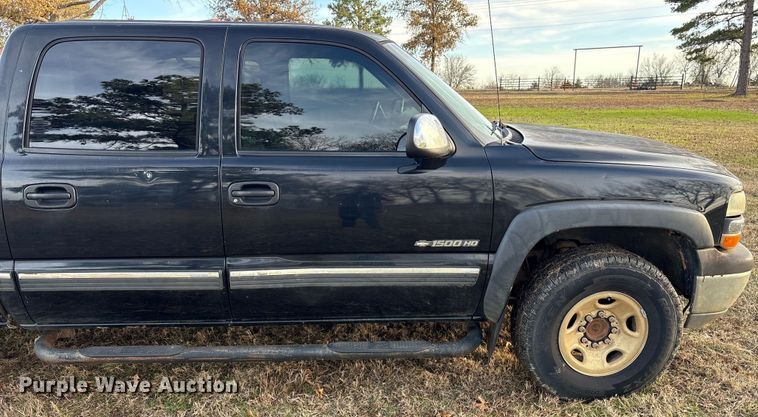 image for item FI0100 2001 Chevrolet Silverado 1500HD Crew Cab pickup truck