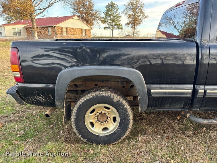 image for item FI0100 2001 Chevrolet Silverado 1500HD Crew Cab pickup truck