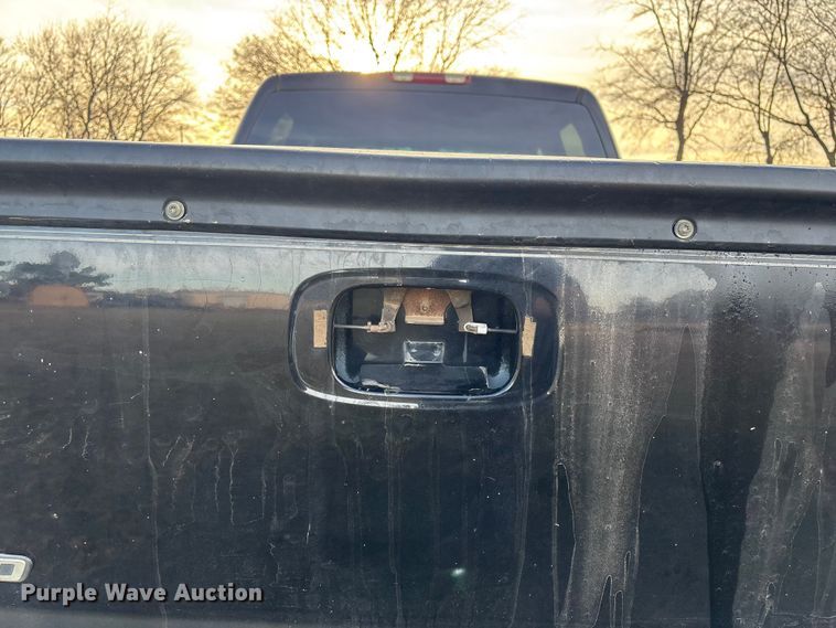 image for item FI0100 2001 Chevrolet Silverado 1500HD Crew Cab pickup truck