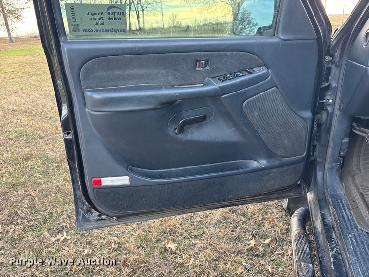 image for item FI0100 2001 Chevrolet Silverado 1500HD Crew Cab pickup truck