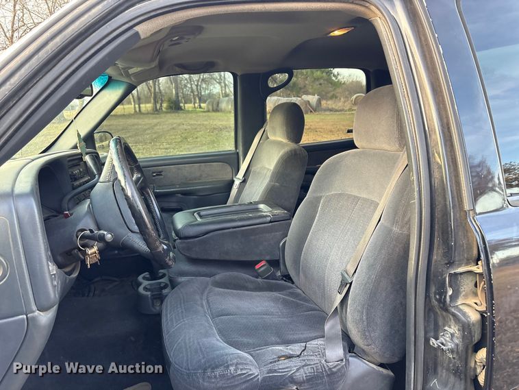 image for item FI0100 2001 Chevrolet Silverado 1500HD Crew Cab pickup truck